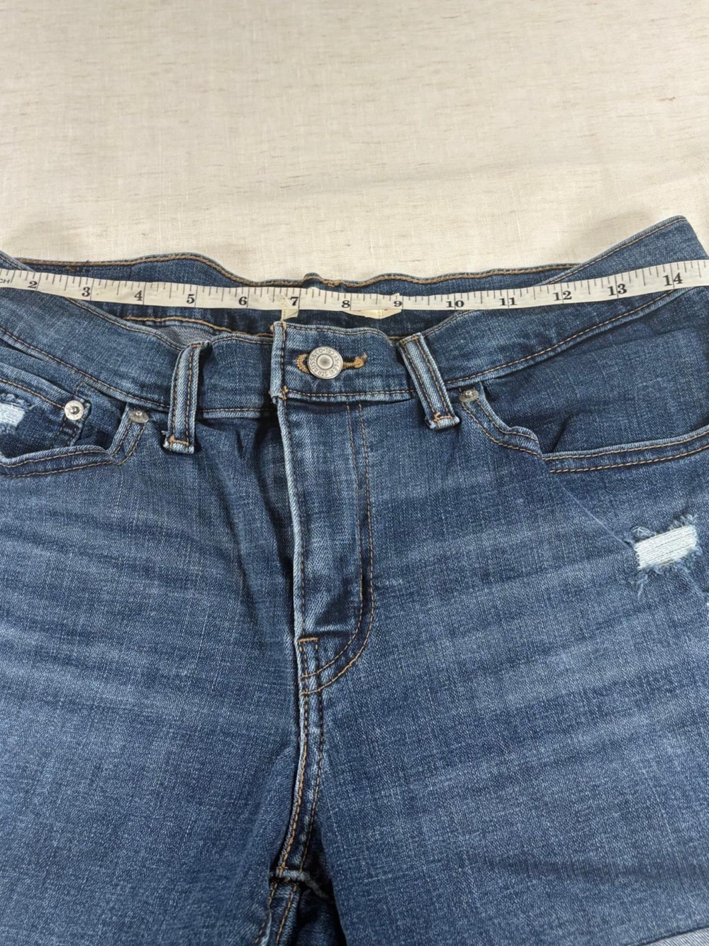 Levi’s Women’s Blue Denim Cuffed Shorts Medium Wash Button 5-Pocket Size 30 - Picture 3 of 5